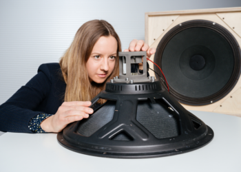 Smart films help to make loudspeakers lighter and more energy-efficient