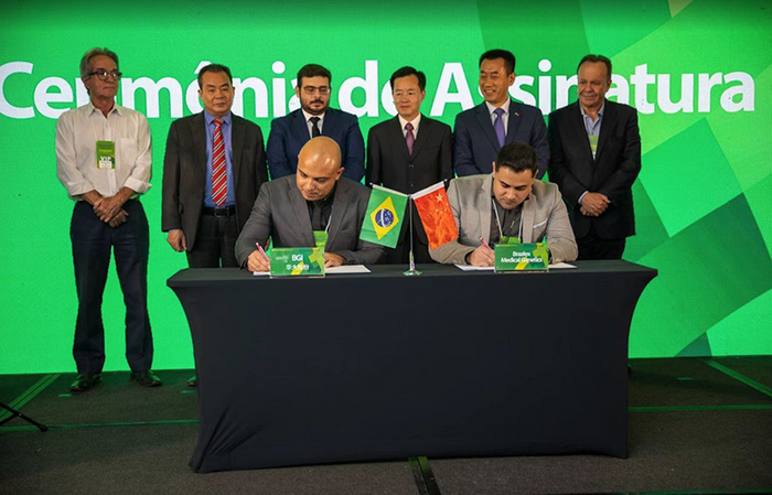 BGI Genomics and Brazlex Medical Genetics signing agreement ceremony in Sao Paulo on April 14