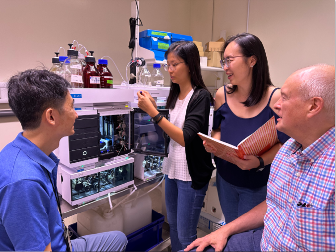 (L to R) SMART researchers Dr Cui Liang, Dr Lee Wei Lin, Dr Ho Peiying, and Principal Investigator Prof Peter Dedon used a sophisticated mass spectrometry technology developed at SMART and MIT to understand how bacteria cells adapt and survive antibiotics