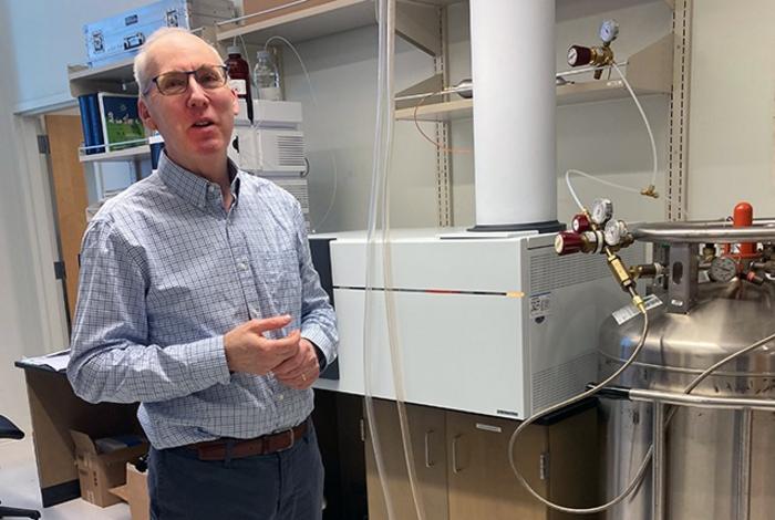 Daniel Raftery in his metabolomics lab