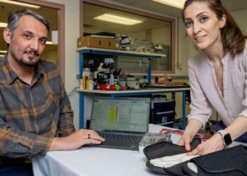 UTARI's Veysel Erel and Aida Nasirian show their diabetic shoe technology