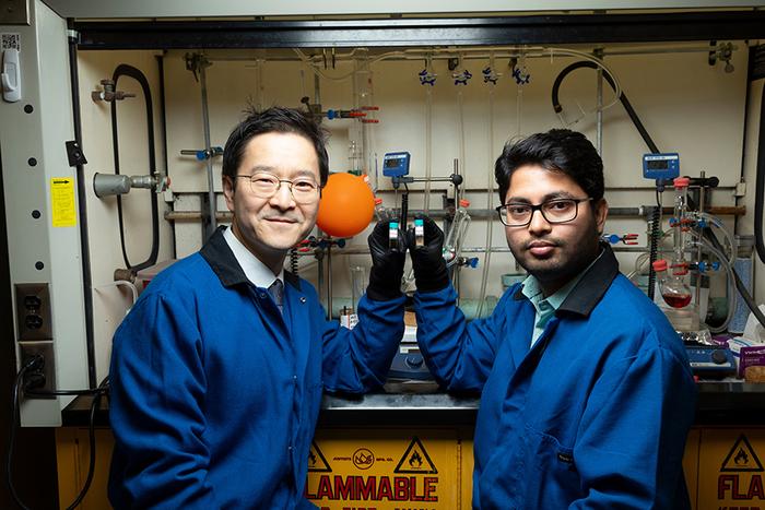 Using CO2 and biomass, FAMU-FSU researchers find path to more environmentally friendly recyclable plastics