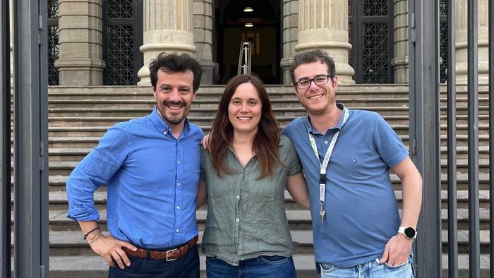 Pablo Menéndez, Talía Velasco and Oscar Molina, authors of the study and researchers of the Josep Carreras Leukaemia Research Institute