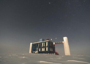 IceCube lab under the stars in Antarctica. Credit: Martin Wolf, IceCube/NSF