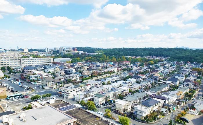 How should Japan make use of vacant homes in old new towns?