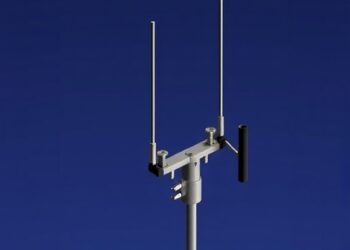 Compact Dual-Band Dual-Polarized Antenna with Proximity Coupling — Technology and Engineering