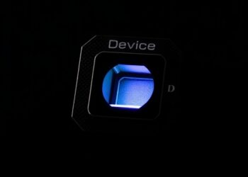 One-Pixel Device Detects Light Mode, Polarization, Wavelength — Technology and Engineering