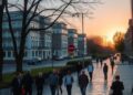 Life course trajectory segregation and political polarization in contemporary Sweden