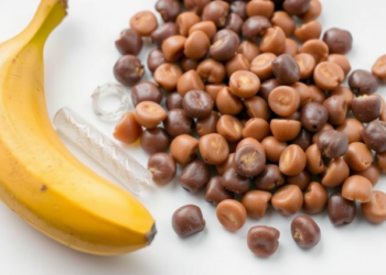 Banana Peel Hydrogel Packed With Drought-Defying Bacteria Boosts Iron and Zinc in Cowpea