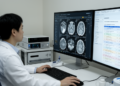 Structured prompts improve Chinese LLM radiology impressions in retrospective validation