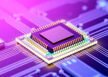 Compact non-volatile photonic chip design performs matrix multiplication across 40 nm bandwidth
