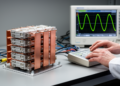 Single-Carrier Hybrid Switching Tames Voltage Noise in Three-Level Inverters