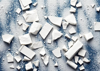 Talc and Cancer: Umbrella Review Finds Evidence Too Weak to Settle the Debate