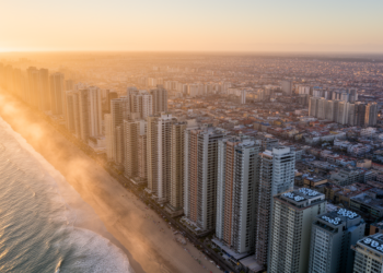 How Far From the Sea You Build Changes Cooling Energy Demand