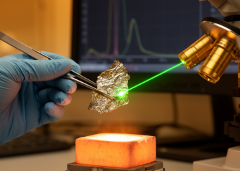 Raman Spectroscopy Reveals Step-by-Step Breakdown of Iron-Bearing Mica Under Heat