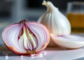 Onion Extract and Diabetes Drug Show Promise Against Common Gut Parasite in Lab Study