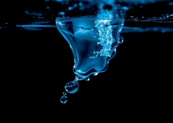 Water's Hidden Shape Reveals the Trigger Point That Spreads Dementia Proteins