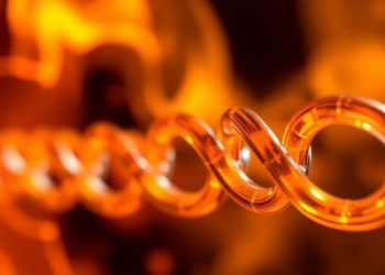 Glass Defies Disorder as Heat Flows Near the Quantum Limit in Atomic Chains