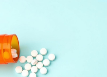 Daily Low-Dose Aspirin Fails to Lower Cancer Risk in Older Adults, Review Finds