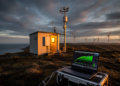 Small AI on the Edge, Big AI in the Cloud: New Framework Sharpens Wind Speed Forecasts